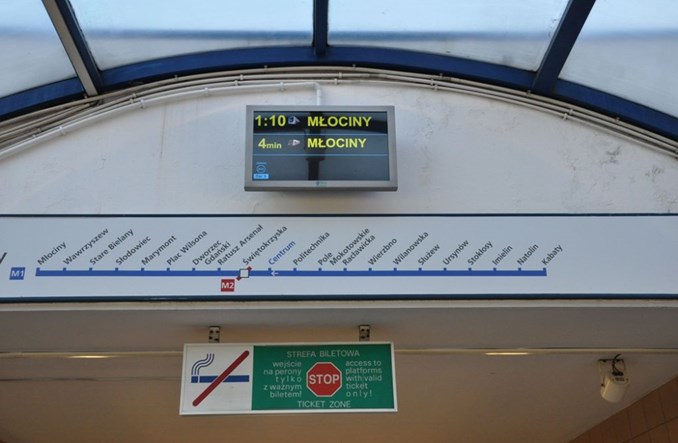 Metro uruchamia ekrany informacji pasażerskiej na antresolach stacji Metro uruchamia ekrany informacji pasażerskiej na antresolach stacji