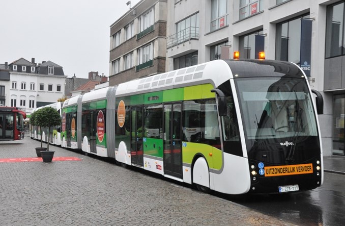 Belgijskie Kortrijk z tramwajem albo autobusem. Testowali Van Hoola Belgijskie Kortrijk z tramwajem albo autobusem. Testowali Van Hoola