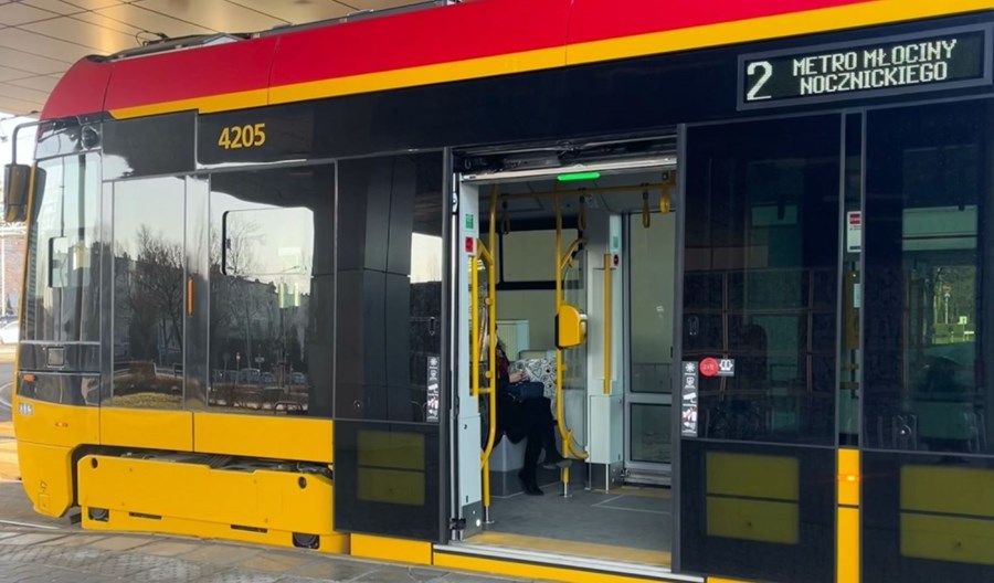 Warszawa: Hyundaie zmieniają linię Warszawa: Hyundaie zmieniają linię