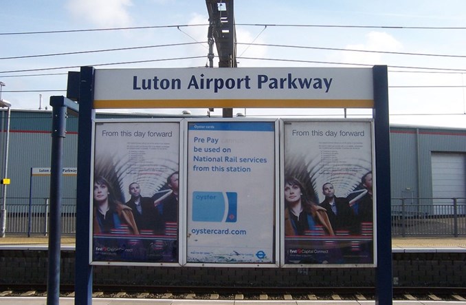 Lotnisko Londyn-Luton stawia na kolej