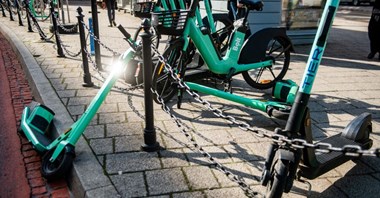 Kraków: Sprawa parkowania hulajnóg zostanie uregulowana. Będzie umowa