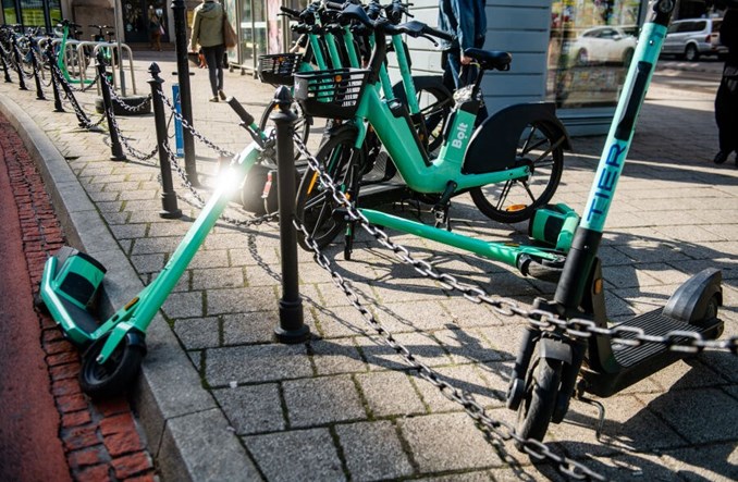 Kraków: Sprawa parkowania hulajnóg zostanie uregulowana. Będzie umowa