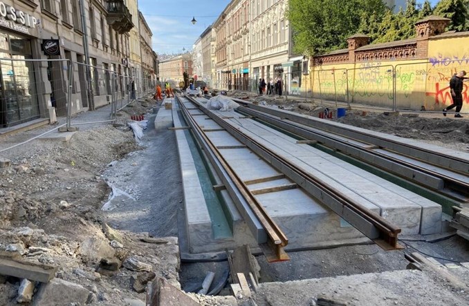 Kraków. Trwa budowa torowiska na kolejnym fragmencie ul. Zwierzynieckiej