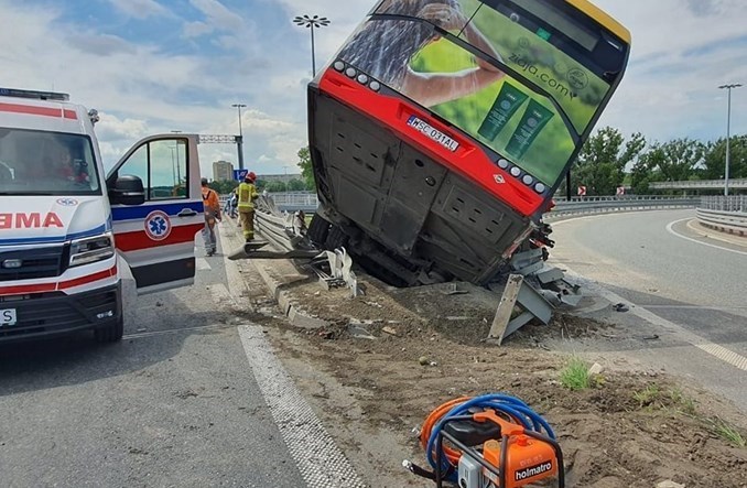 Katastrofa miejskiego autobusu w Warszawie. Surowy wyrok dla kierowcy. Był pod wpływem amfetaminy