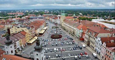 Hradec Králové przywróci centralny plac pieszym. Jest projektant