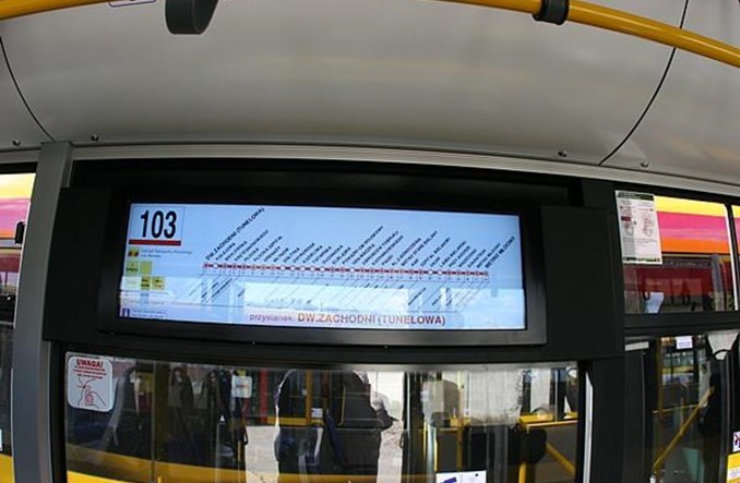 Ile można zaoszczędzić na elektronicznym rozkładzie w tramwaju?