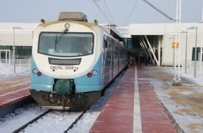 Lublin-Świdnik: Nie zsynchronizowali rozkładu lotów z szynobusem 