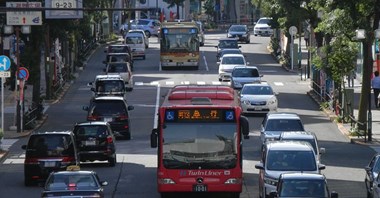 Jeden autobus przegubowy „odblokowuje” kilometr ulicy