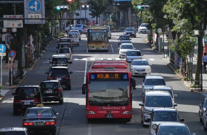 Jeden autobus przegubowy „odblokowuje” kilometr ulicy