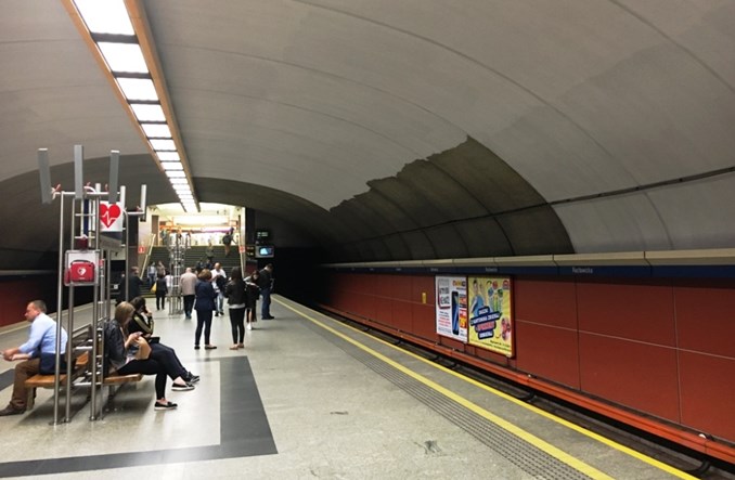 Metro: Racławicka już prawie odmalowana. Wierzbno czeka