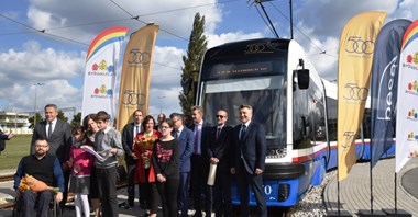 Pięćsetny tramwaj Pesy na rynku polskim wyjechał właśnie na tory w Bydgoszczy