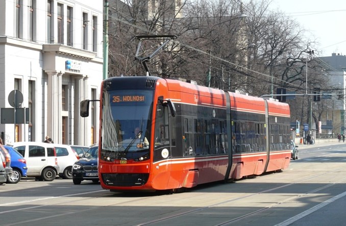 Solaris Tram i Pesa rywalizują o zamówienie dla Tramwajów Śląskich