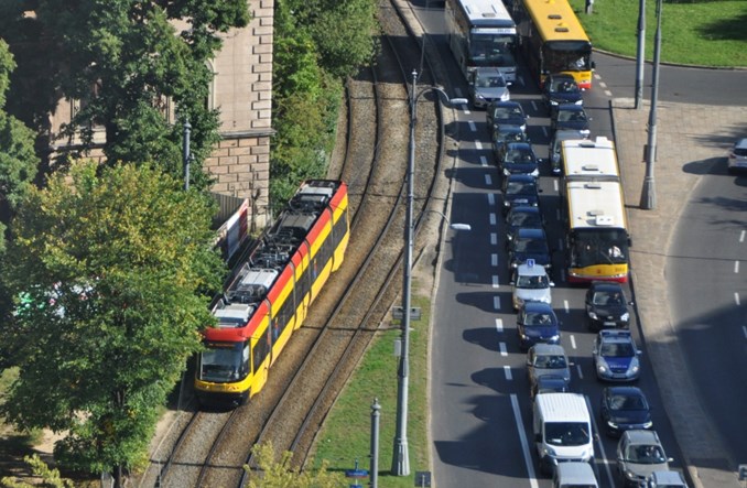 KTP 2017. Raport ekspertów: Oddać miastom kontrolę nad parkowaniem