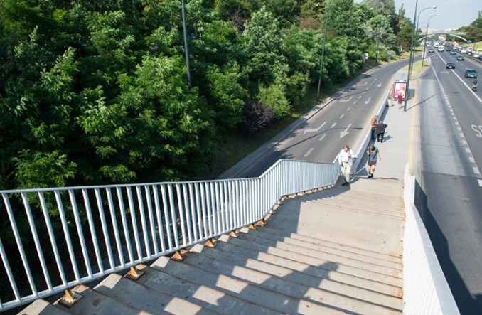 Warszawa: Będą windy na pl. Na Rozdrożu