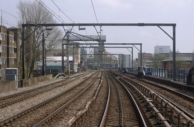 Londyn: Bloki nad liniami kolejowymi lekarstwem na brak gruntów