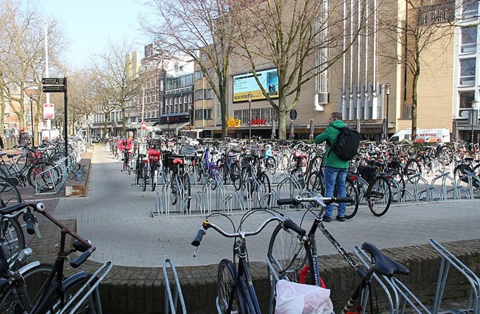 Amsterdam odetnie zasilanie rowerom elektrycznym na osiedlach