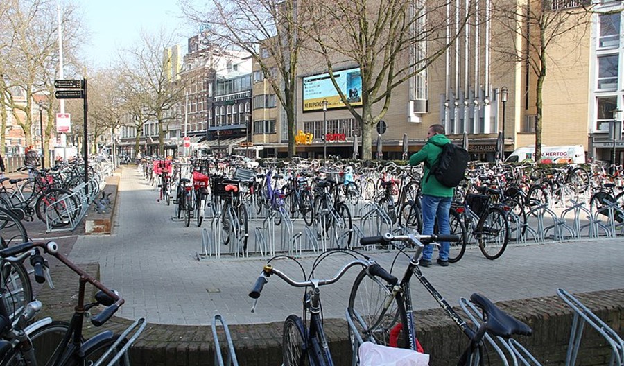 Amsterdam odetnie zasilanie rowerom elektrycznym na osiedlach Amsterdam odetnie zasilanie rowerom elektrycznym na osiedlach