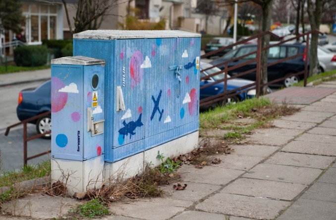 ZDM Warszawa maluje graffiti na skrzynkach elektrycznych