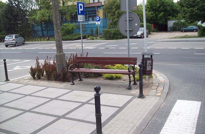 Warszawa bez ławek. W Krakowie jest gdzie usiąść