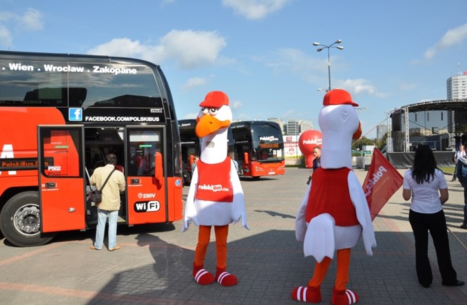 Bocian spadł, czyli czerwony Polski Bus znika z ulic