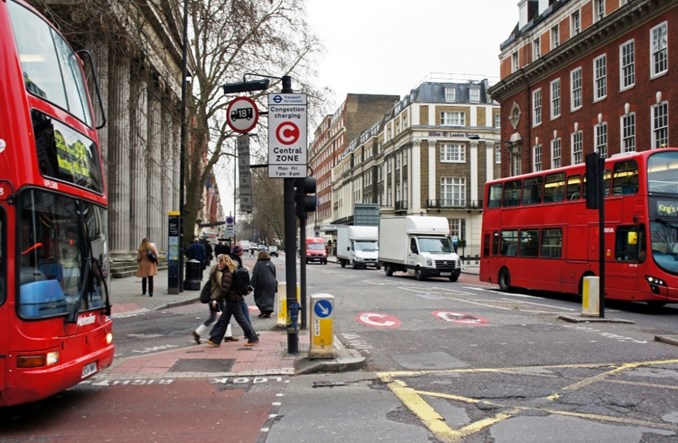 Londyn walczy o czyste powietrze. Dodatkowe opłaty dla starych aut