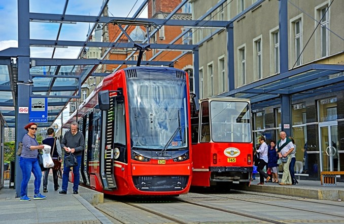 Tramwaje Śląskie: Najstarsze Pesy otrzymają klimatyzację. Kolejne remonty i modernizacje taboru