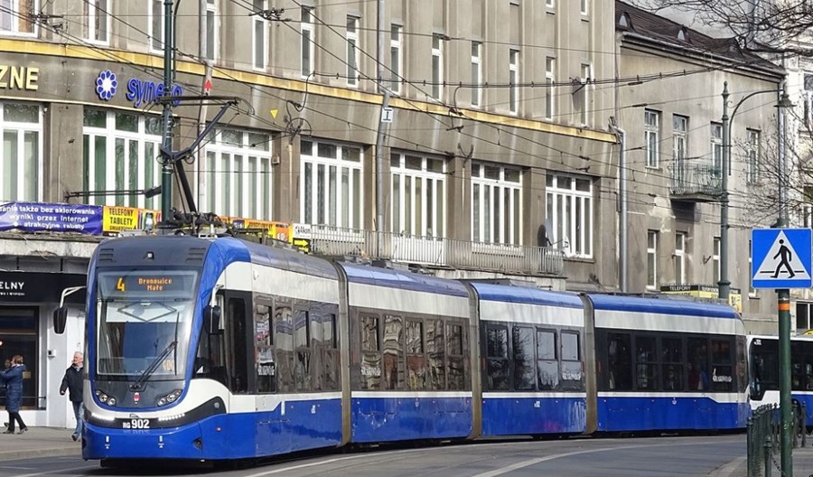 Kraków ostro tnie komunikację. Poza szczytem w szczątkowej postaci Kraków ostro tnie komunikację. Poza szczytem w szczątkowej postaci