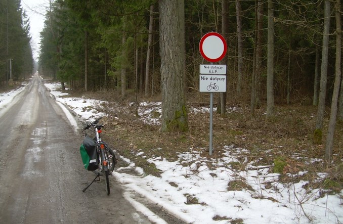 Rowerzyści ścigani w Puszczy Białowieskiej. Green Velo... nie dla nich?