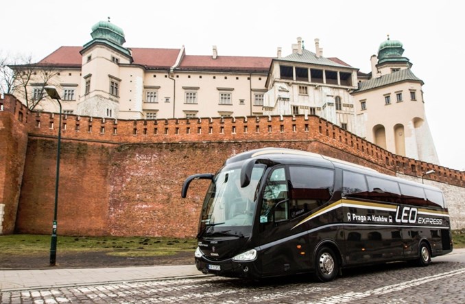W Łodzi Fabrycznej można kupić bilety na autokary. W punkcie ŁKA