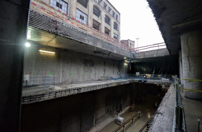 Warszawa. Na II linii metra ścieżki dla niewidomych w posadzkach