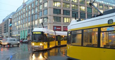 Niemcy rozważają darmowy transport publiczny w walce ze smogiem