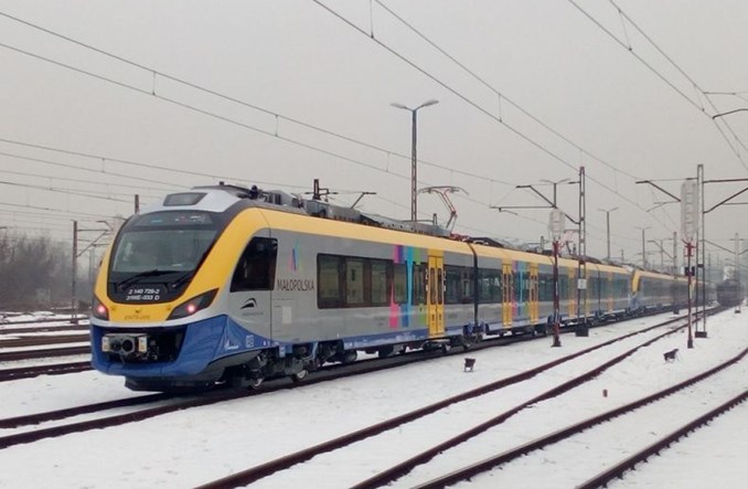 Kraków. W dni smogowe kierowcy pojadą pociągiem bezpłatnie