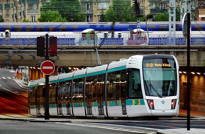 Paryż. Mer Anne Hidalgo rozważa darmową komunikację miejską