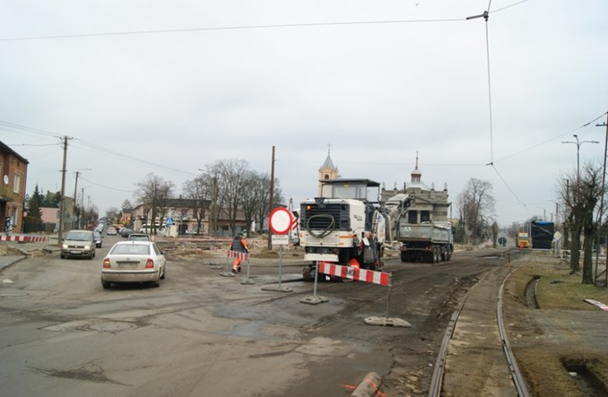 Ozorków: Kolejny przejazd tramwajowy zasypany