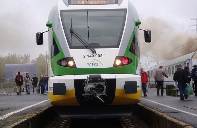 Przy stacjach Kolei Mazowieckich zaparkujesz za darmo