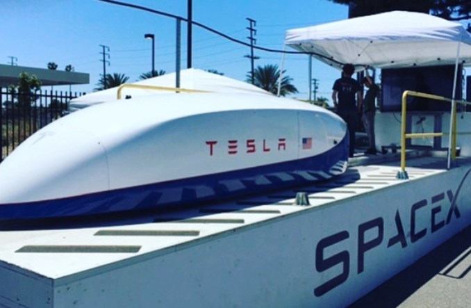 Wyścig hyperloopów. Elon Musk chce pobić połowę prędkości dźwięku
