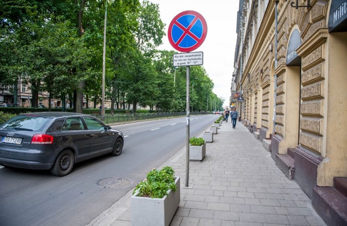 Kraków. Na Dietla testowo auta będą parkować na ulicy całą dobę