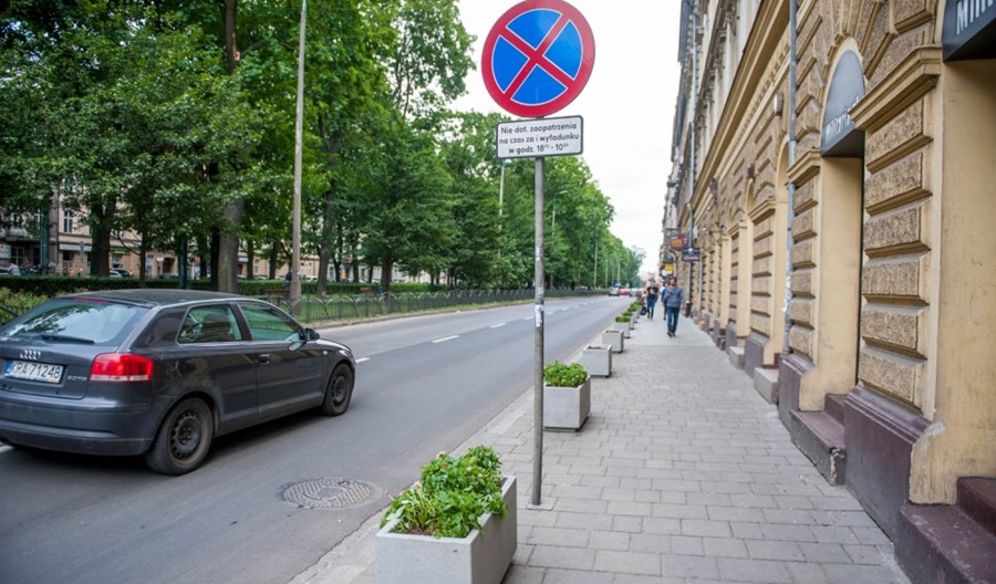 Kraków. Na Dietla testowo auta będą parkować na ulicy całą dobę Kraków. Na Dietla testowo auta będą parkować na ulicy całą dobę