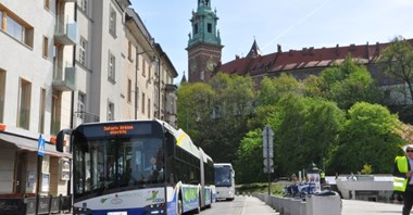 Uczniowie podstawówek i gimnazjów z gmin Metropolii Krakowskiej pojadą za darmo od września