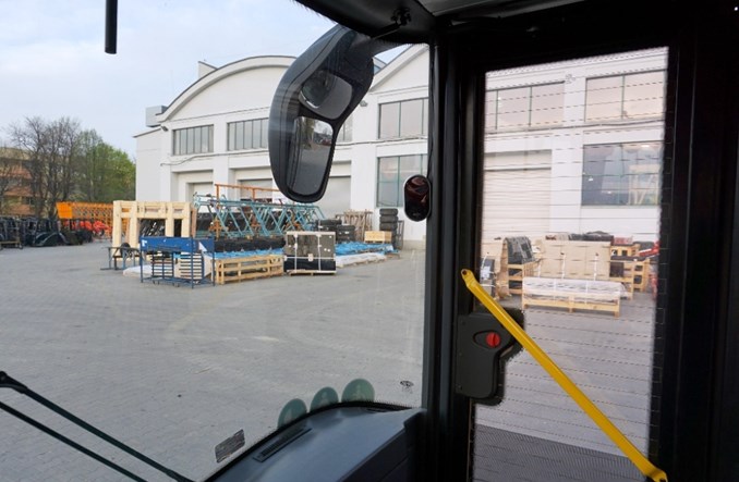 Elektryczny Ursus z systemem ostrzegania o kolizji