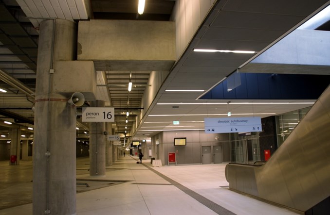 Łódź: Ilu podróżnych korzysta z autobusowej Fabrycznej?