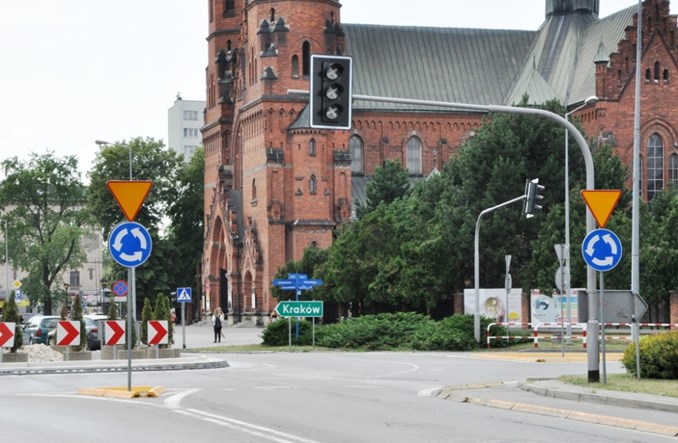 Tarnów: Tymczasowe ronda wygrały z sygnalizacją świetlną