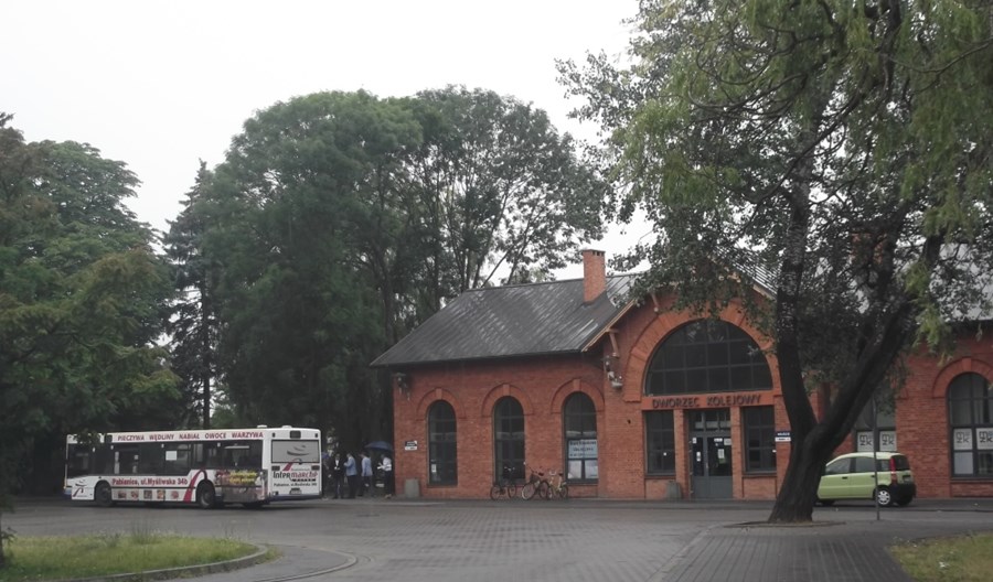 Pabianice: Pod dworcem powstanie węzeł przesiadkowy Pabianice: Pod dworcem powstanie węzeł przesiadkowy