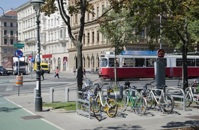 Wiedeń. Cztery razy mniej ofiar wśród pieszych niż w Warszawie
