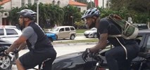 LeBron James jeździ rowerem do pracy i funduje uczniom rowery
