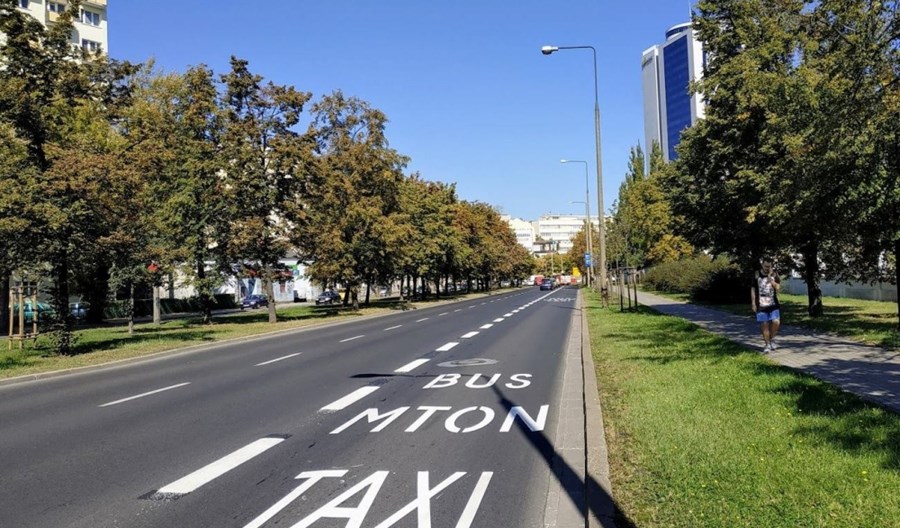 Warszawa: Ruszył buspas na Raszyńskiej Warszawa: Ruszył buspas na Raszyńskiej