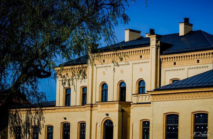 Premier Morawiecki zapowiada dworzec w Starogardzie. Marszałek odpowiada: Już gotowe