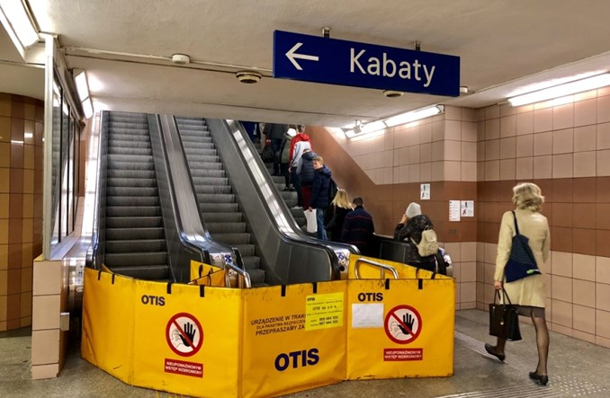 TDT po awarii schodów na stacji Centrum: Schody do zjeżdżania, nie biegania