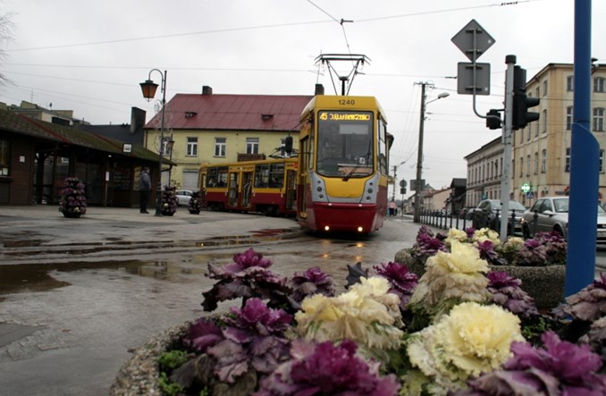 Zgierz: Parkingi i droga rowerowa przy remontowanej linii tramwajowej