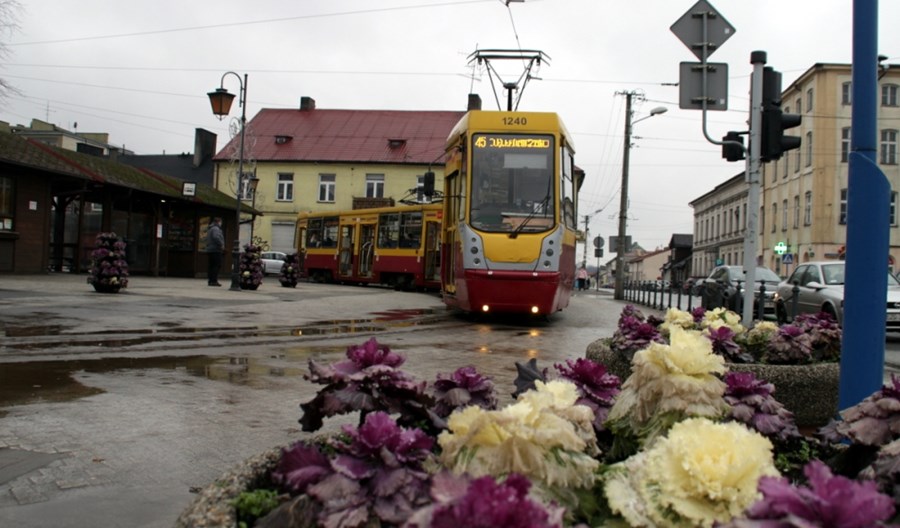 Zgierz: Parkingi i droga rowerowa przy remontowanej linii tramwajowej Zgierz: Parkingi i droga rowerowa przy remontowanej linii tramwajowej